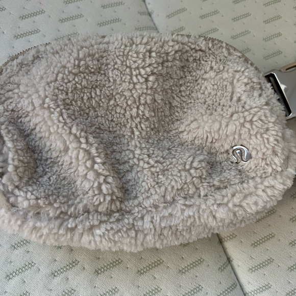 LULULEMON BELT BAG - Picture 2 of 5